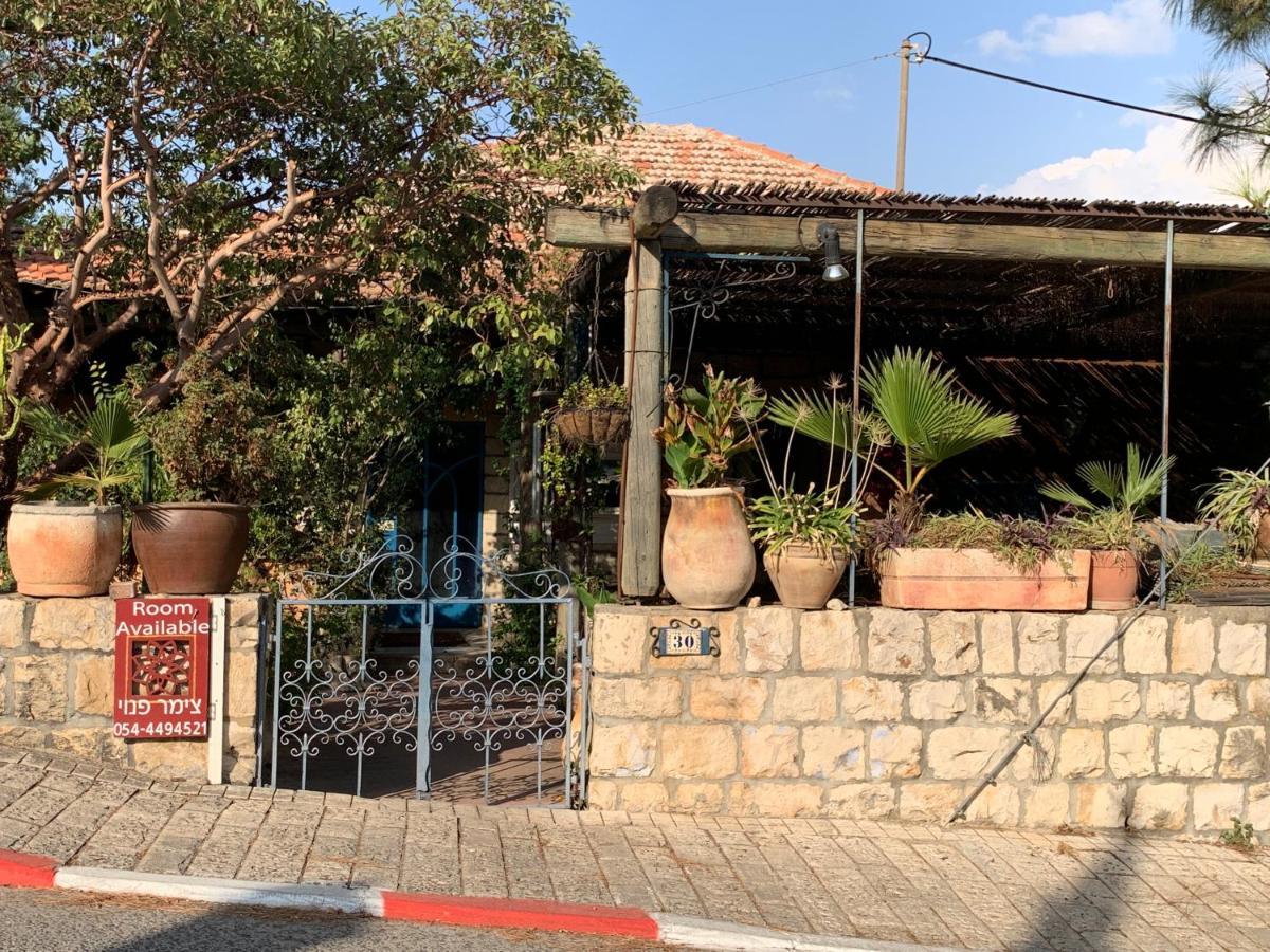 בית האבן העתיק מ-1885 עם מגונית פרטית בחצר Rosh Pinna Ngoại thất bức ảnh
